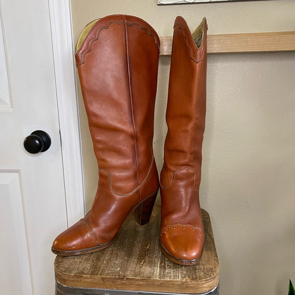 Vintage Zodiac Cognac Leather Scalloped Edge Boots